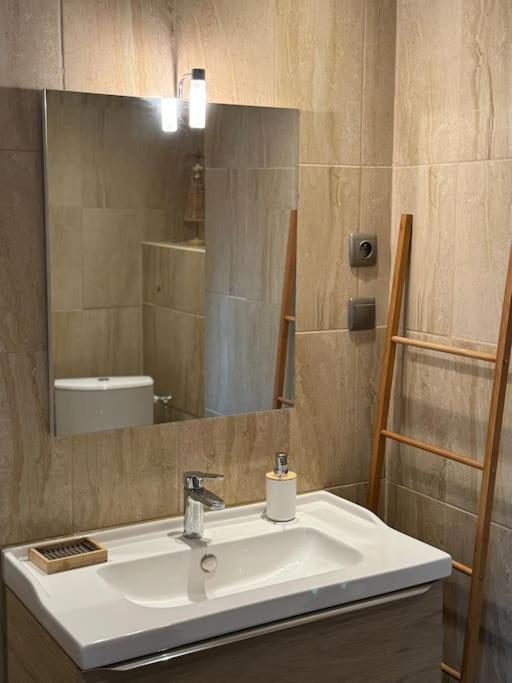 Appartement De Plain-Pied Avec Jardin อาวีญง ภายนอก รูปภาพ