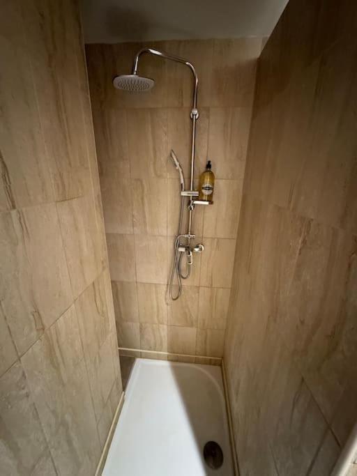 Appartement De Plain-Pied Avec Jardin อาวีญง ภายนอก รูปภาพ